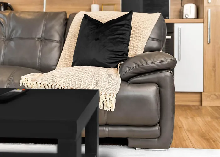 Luxury Two Bedroom Apartment - Secure Parking - Birmingham City Centre - 195M