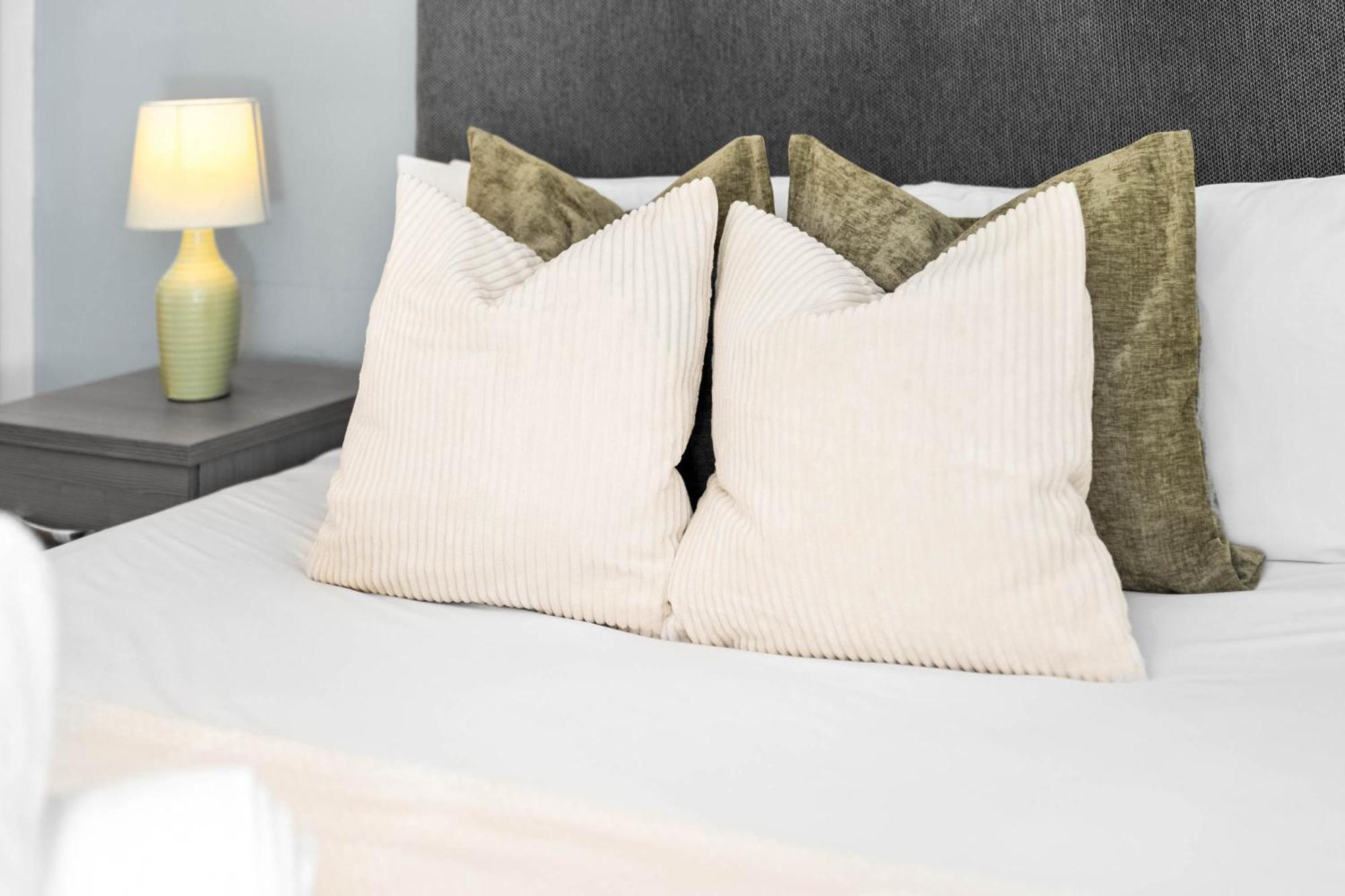 Apartment Luxury Two Bedroom - Secure Parking - Centre - 195m *