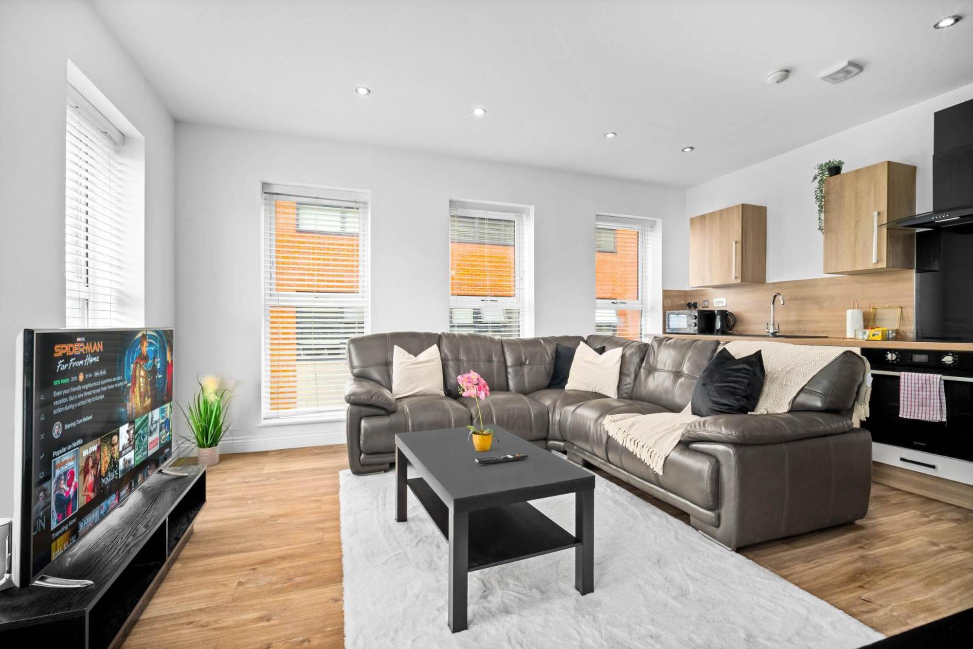 Luxury Two Bedroom - Secure Parking - Centre - 195m