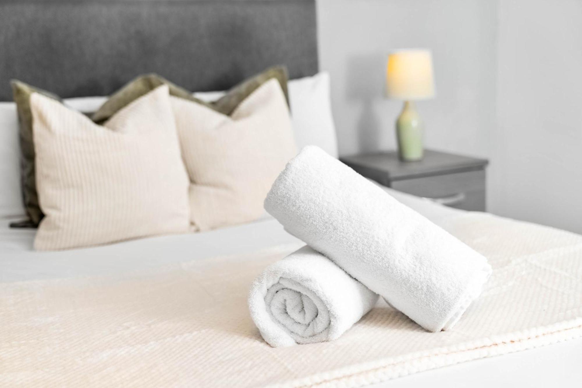 Apartment Luxury Two Bedroom - Secure Parking - Centre - 195m